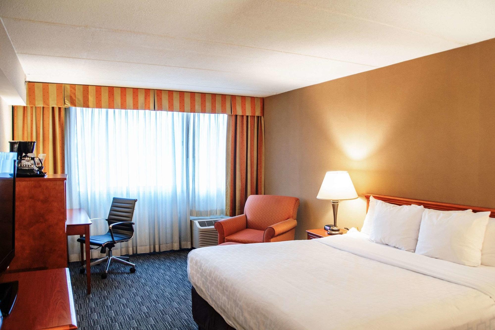 Clarion Hotel & Convention Center Joliet Kültér fotó